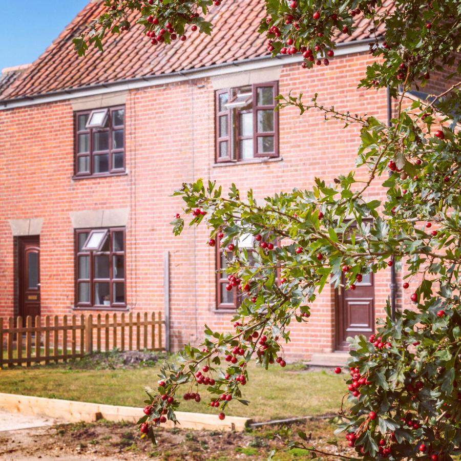 Holiday home East Cottage At Walnut Farm, Waxham, Nr Sea Palling, Path To The Beach *